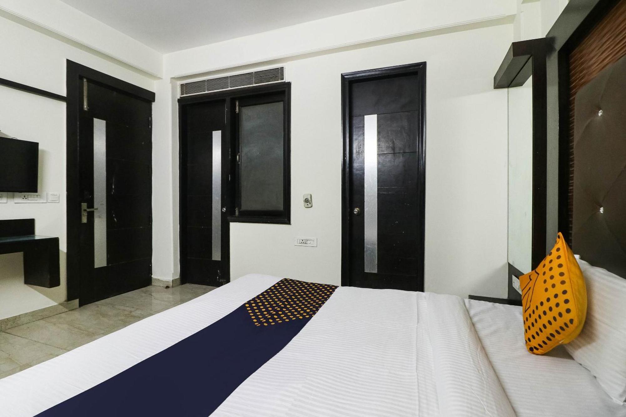 Spot On Hotel Grace Near Star Mall Gurgaon Esterno foto
