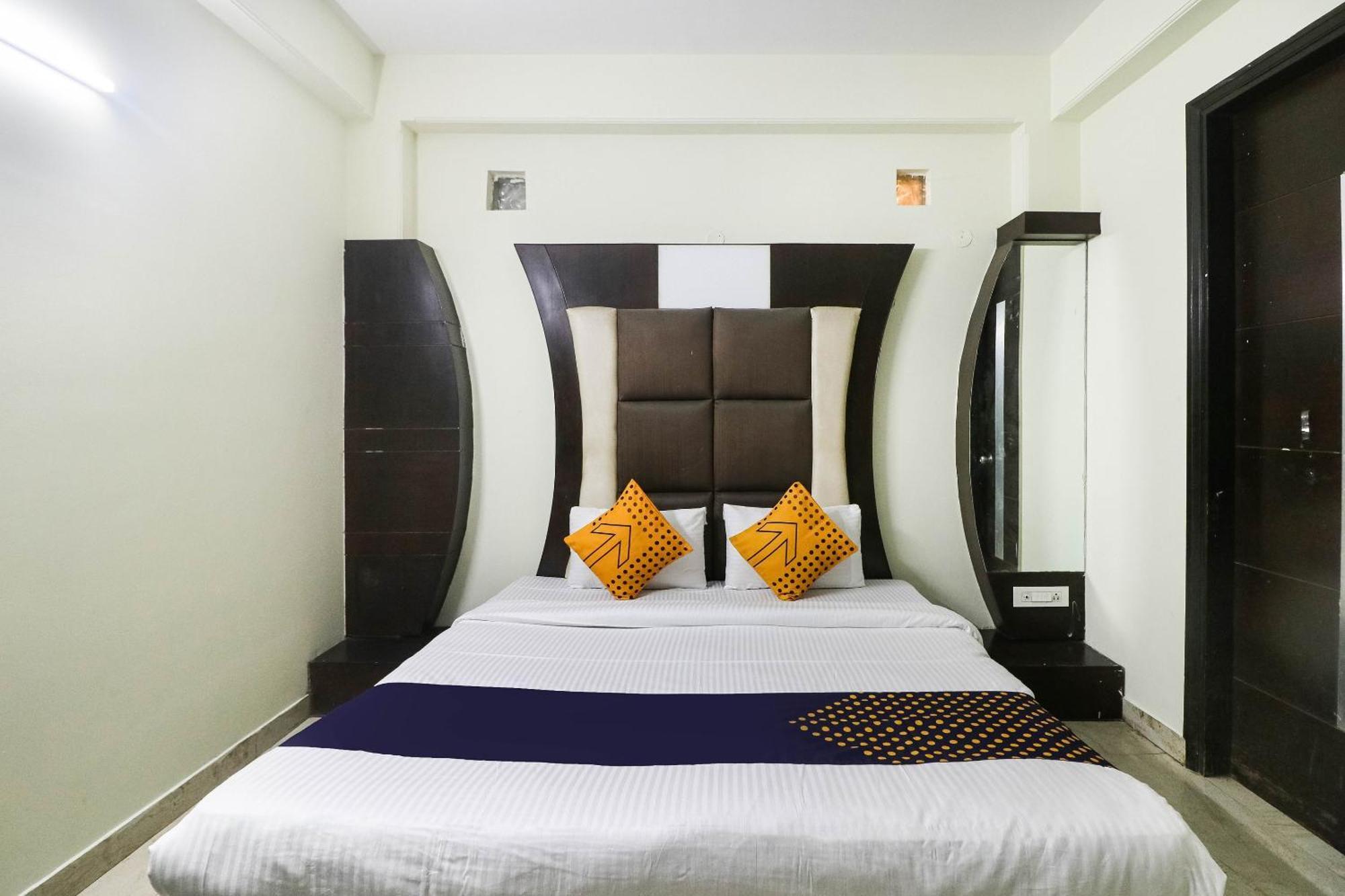 Spot On Hotel Grace Near Star Mall Gurgaon Esterno foto
