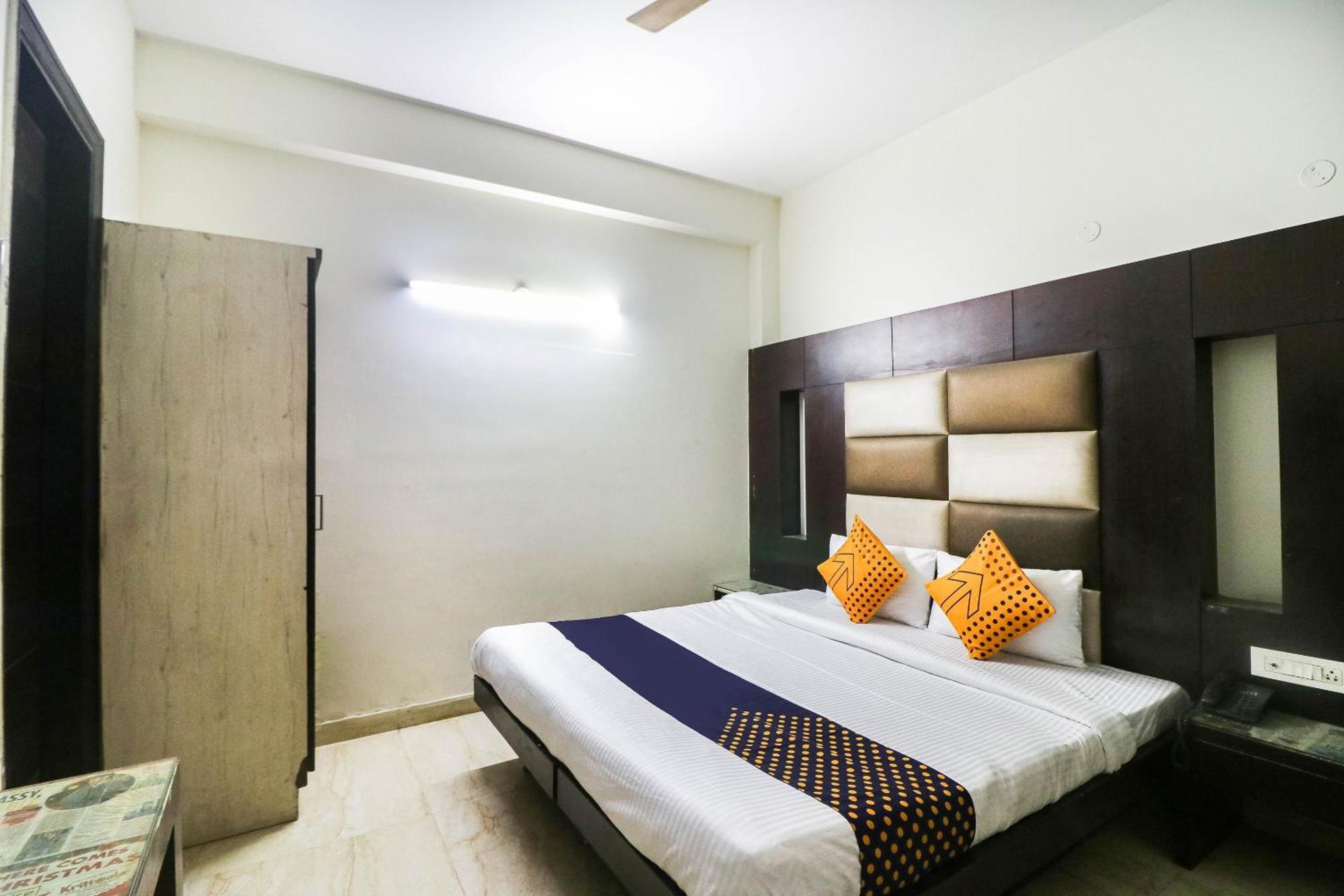 Spot On Hotel Grace Near Star Mall Gurgaon Esterno foto