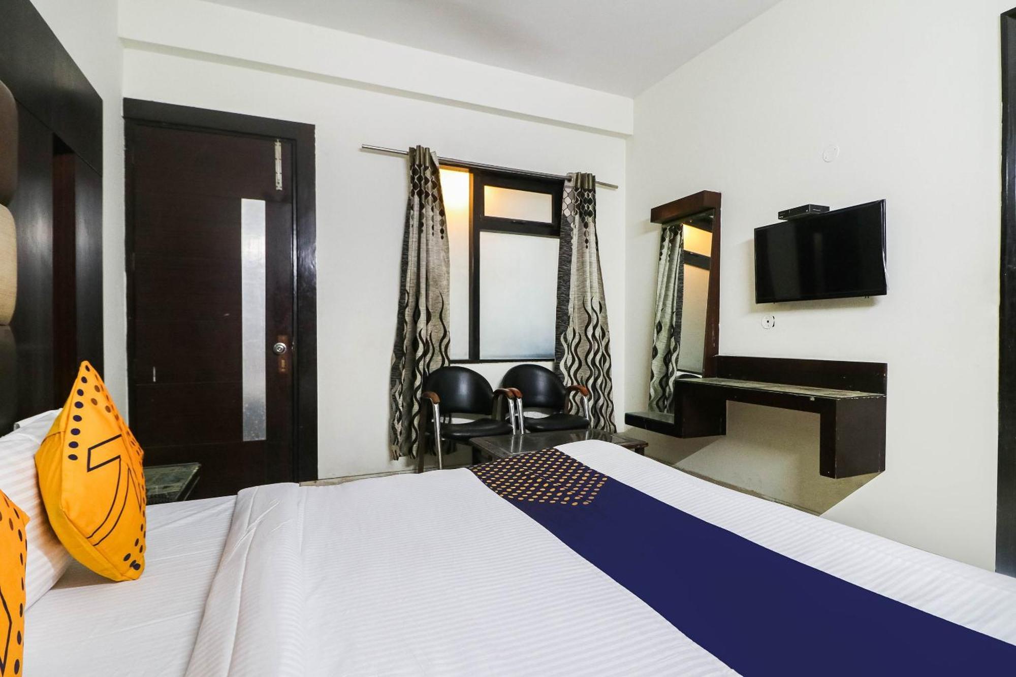 Spot On Hotel Grace Near Star Mall Gurgaon Esterno foto